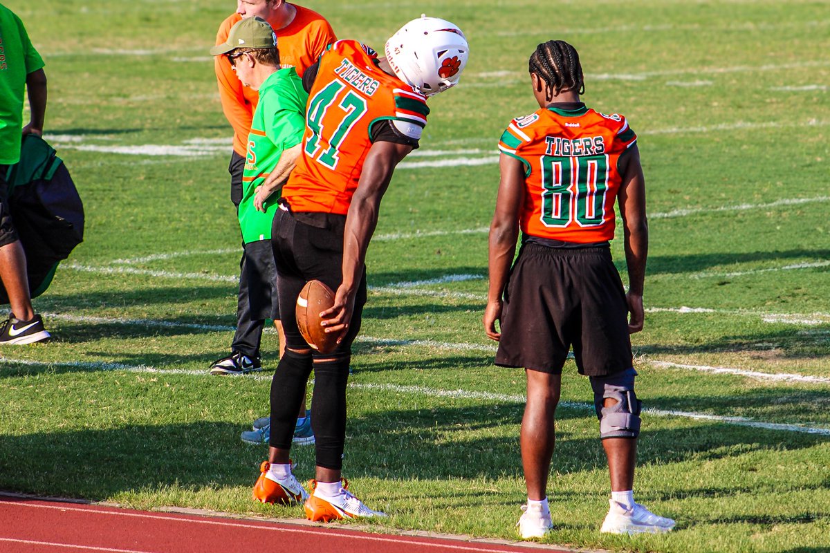 Kameron lee (@kameronlee305) on Twitter photo Them Lee boyz <a href="/CoachDNew_/">Donavan Newman III</a> <a href="/CoachRenoYale/">Tony Reno</a> @CoachWatkinsUNH <a href="/CoachRGarrett/">Ryan Garrett</a> <a href="/Coach_Lech/">Brandon Lechtenberg</a> <a href="/McKenzieMil10/">McKenzie Milton</a> <a href="/CoachHuff/">Charles C. Huff</a> Them Lee boyz <a href="/CoachDNew_/">Donavan Newman III</a> <a href="/CoachRenoYale/">Tony Reno</a> @CoachWatkinsUNH <a href="/CoachRGarrett/">Ryan Garrett</a> <a href="/Coach_Lech/">Brandon Lechtenberg</a> <a href="/McKenzieMil10/">McKenzie Milton</a> <a href="/CoachHuff/">Charles C. Huff</a>