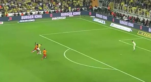 <a href="/irfanyirmibes/">İrfan Yirmibeş</a> Bu maçta Sanchez'in Dzeko'ya yaptığı harekette hakem sarı kart vermişti. Başka söze gerek yok sanırım.