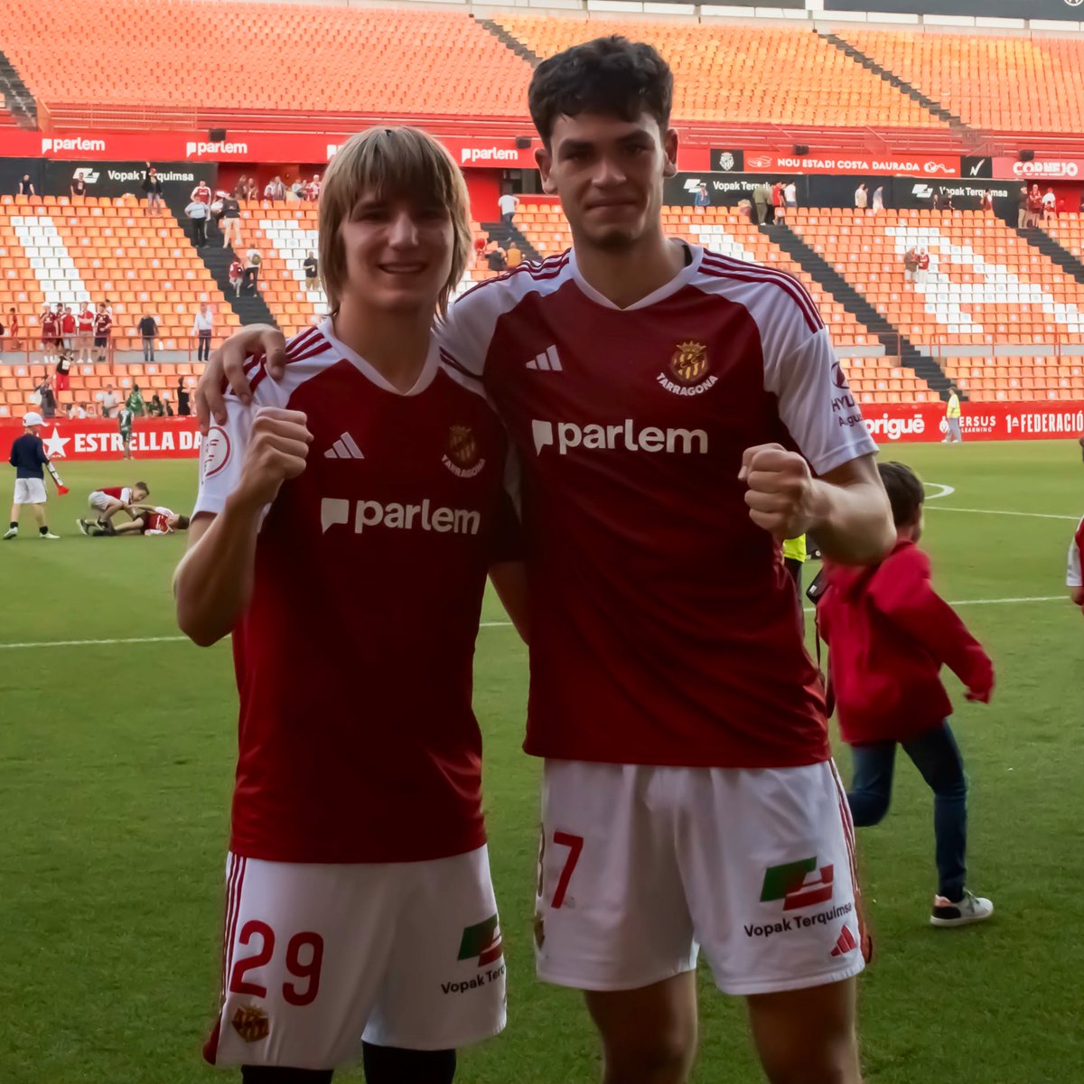 NASTICTARRAGONA's tweet photo. 𝑫𝒆𝒃𝒖𝒕𝒂𝒏𝒕𝒔

❤️ E. PUJOL &amp; ORIOL 🤍

#14milraons https://t.co/FsBgAhyE8j