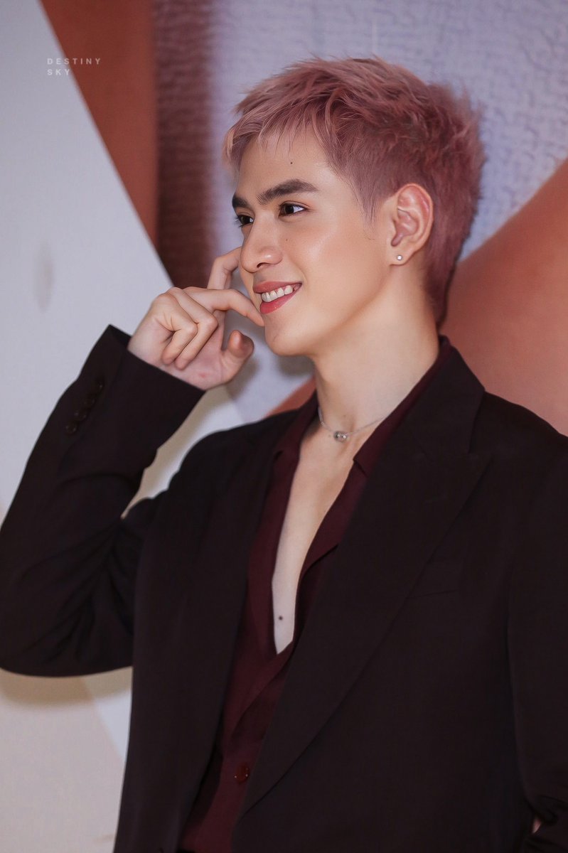 เลิกกั๊กแล้วรักก่อนนะเตง 

GALA 2499 X FILM
#FilmThanapat