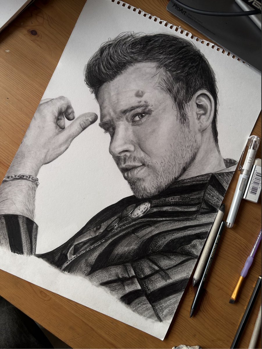 hello 911twt i said i wouldn't be so scared to share art so here is my oliver stark portrait 😄😄 never want to attempt that goddamn blazer fabric ever again. live laugh love.