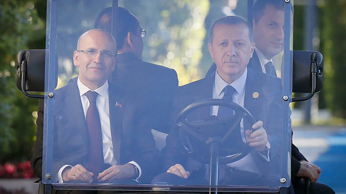 Erdoğan, Mehmet Şimşek'i gözden çıkardı mı?
Mehmet Şimşek'e saldırı neyi işaret ediyor?

Can Dündar ve Erk Acarer şimdi canlı yayında konuşuyor: youtube.com/live/L8bavqWif…