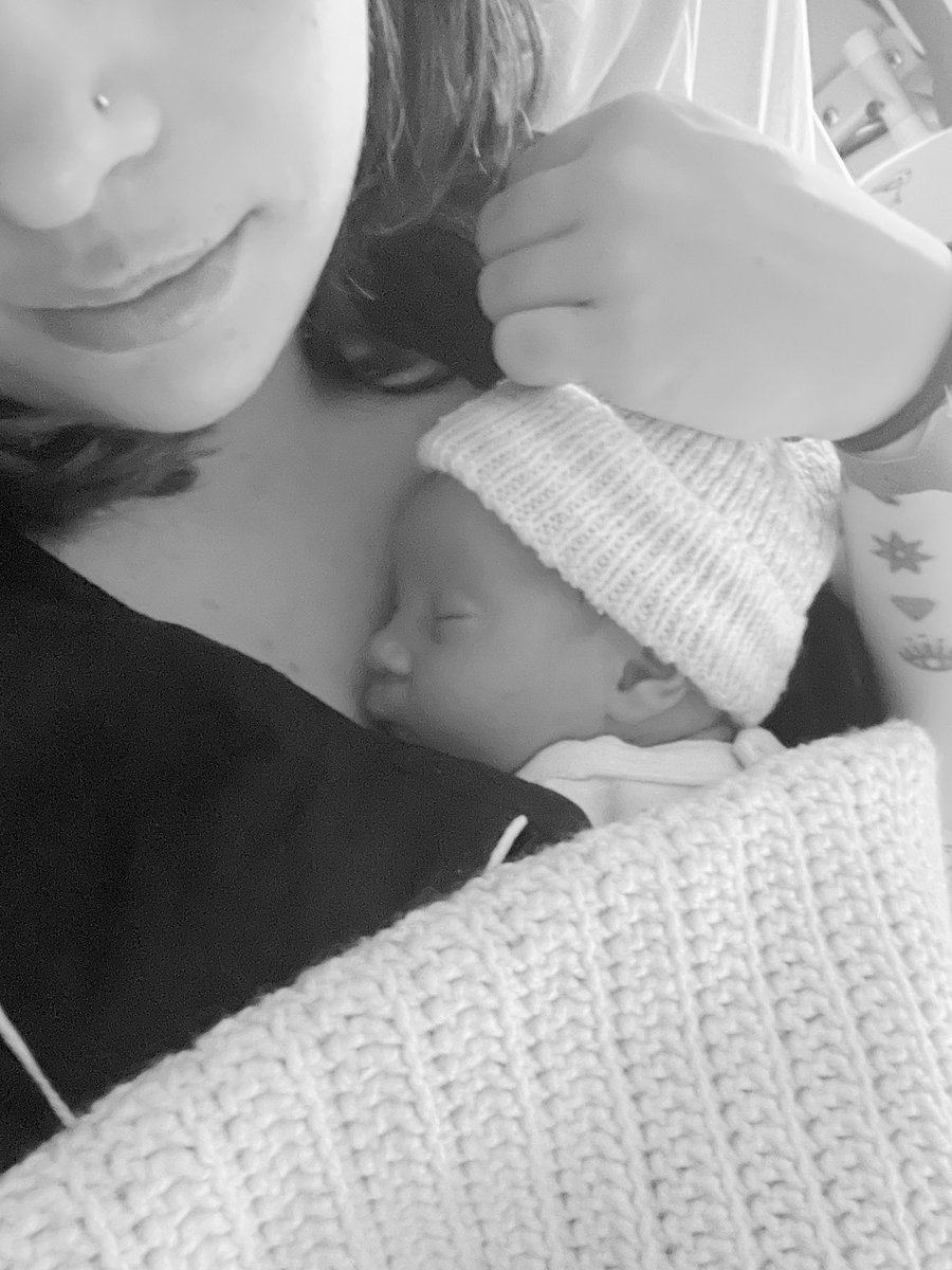 J’ai accouché à 37 SA par ce que j’ai perdu les eaux la veille à cause de ma toux et PAF 😅(10 jours que j’étais malade)