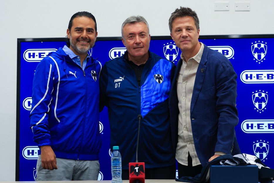 Aparecieron los directivos Rayados. ¡Aleluya!