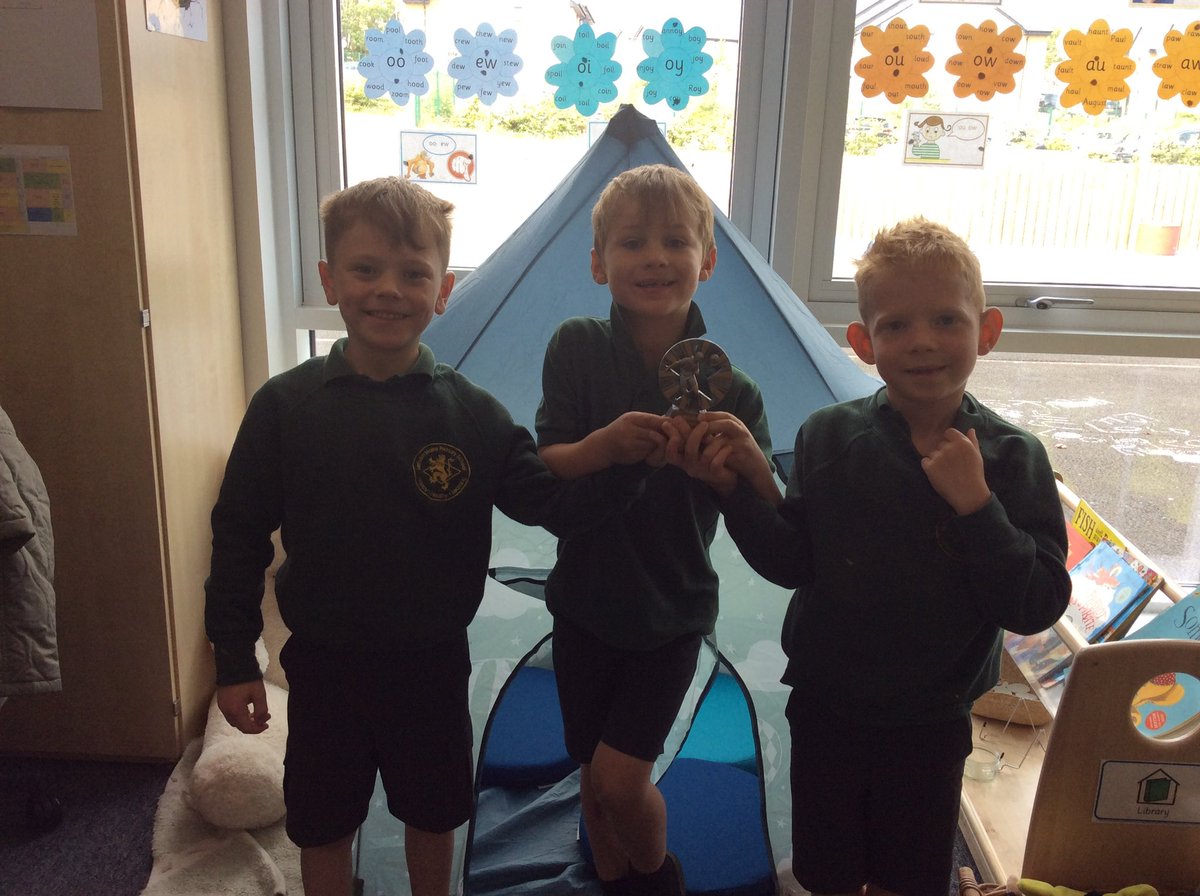 Three of our P1’s were proud as punch to share their football award with the class today. Amazing effort and lots of fun too! 👏🏼 ⚽️