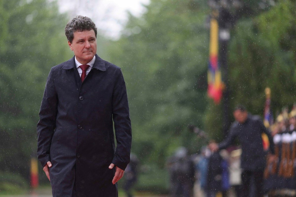 For the first time, I can finally say I have a president who represents me. 
<a href="/NicusorDanRO/">Nicușor Dan</a> 

#fuckputin #RomaniaOnesta #romaniateiubesc