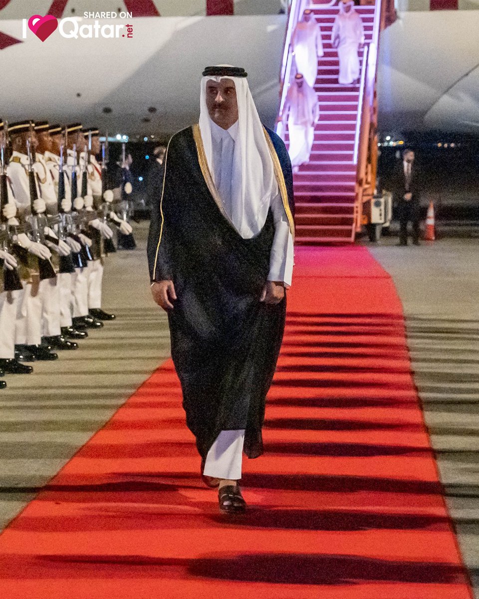 ILQLive's tweet photo. 🇶🇦🇲🇾 H.H. the Amir Sheikh Tamim bin Hamad Al Thani arrives in Kuala Lumpur, Malaysia on 26 May 2025 for an official visit. 

📷 @amiridiwan

#ILoveQatar #ILQLive #Qatar #Doha #QatarNews #Tamim #Amir https://t.co/H0yrZLZJoO