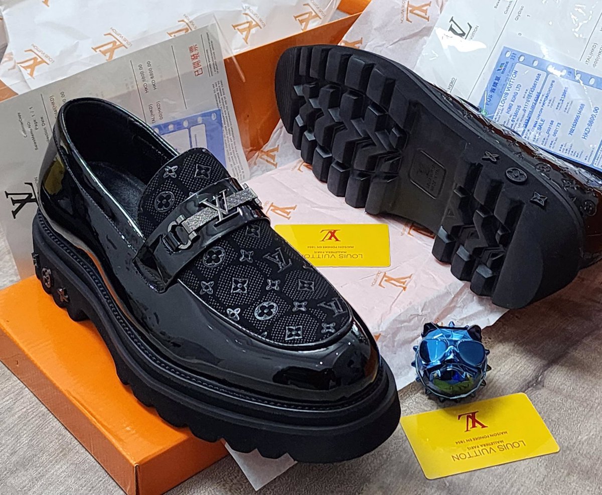 High quality shoes 

Price N42,000

Location kaduna, delivery nationwide,

☎️09161024449.