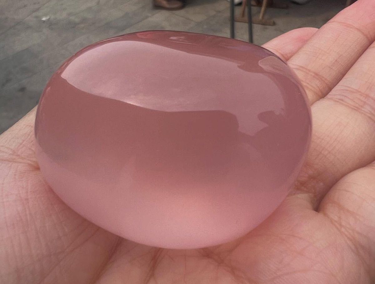 GeologyTime's tweet photo. Polished Rose quartz!

Photo: Miao-crystal https://t.co/mqAVusRHcV