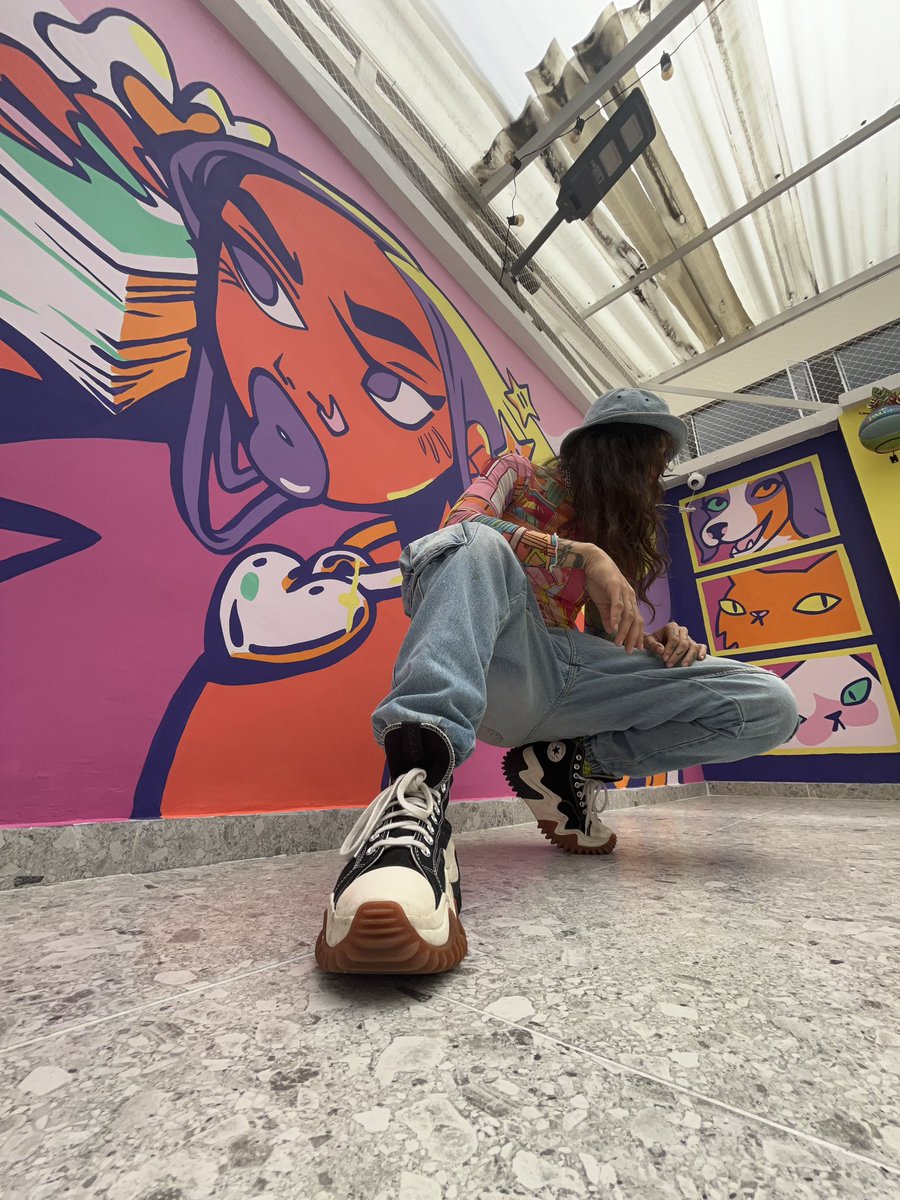 Painted a mural 🌸🍊🍊 in luv!