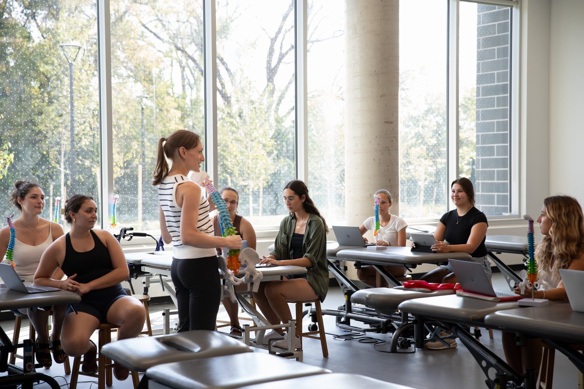 En ce mois national de la physiothérapie, soulignons le travail exceptionnel des physiothérapeutes, ainsi que de nos corps professoral et de notre communauté étudiante en physiothérapie !