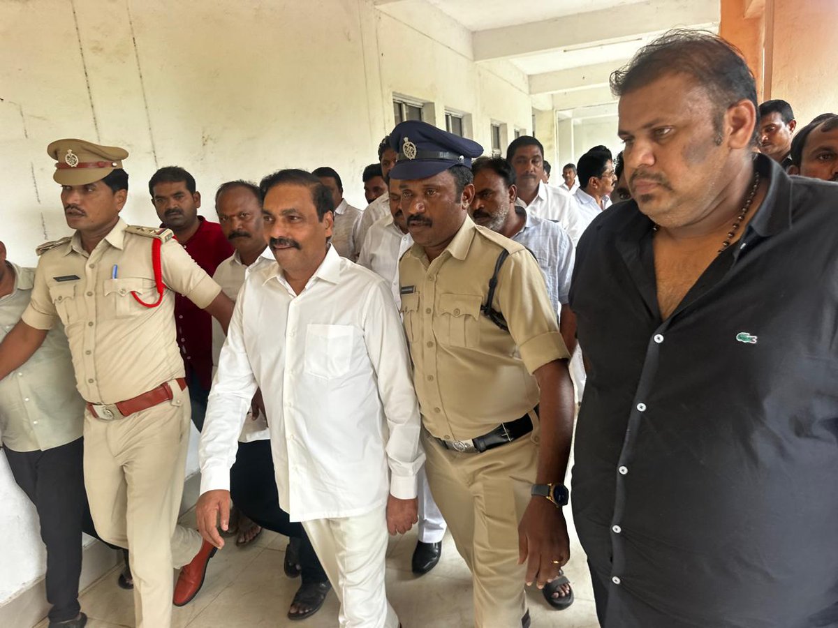 D Surendra Kumar (@surendra_tnie) on Twitter photo Venkatagiri Magistrate court has remanded former minister and #YSRCP Nellore district president #KakaniGovardhanReddy to 14 days judicial custody. #Kakani was taken into custody on Sunday by a special police team at Chintamani, Karnataka.
<a href="/BSNMalleswarRao/">BSN Malleswara Rao</a>
<a href="/NewIndianXpress/">The New Indian Express</a> Venkatagiri Magistrate court has remanded former minister and #YSRCP Nellore district president #KakaniGovardhanReddy to 14 days judicial custody. #Kakani was taken into custody on Sunday by a special police team at Chintamani, Karnataka.
<a href="/BSNMalleswarRao/">BSN Malleswara Rao</a>
<a href="/NewIndianXpress/">The New Indian Express</a>