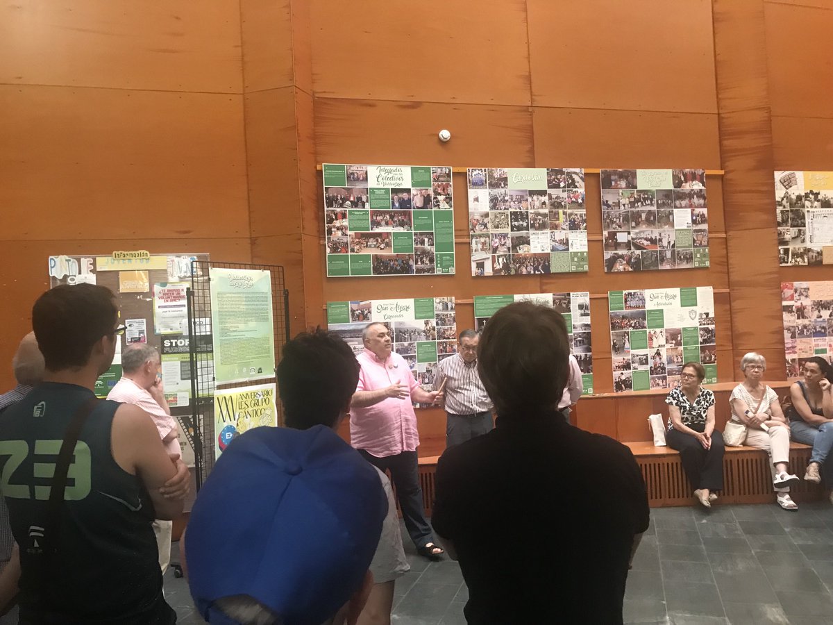 Celebrando el XXV Aniversario del ⁦⁦<a href="/iescantico/">IES Grupo Cántico</a>⁩ con una exposición sobre el Barrio de Valdeolleros. Ciudadanía y educación. ⁦<a href="/cepcordoba/">CEP Córdoba</a>⁩ ⁦<a href="/Maitebaena22/">Maite Baena</a>⁩