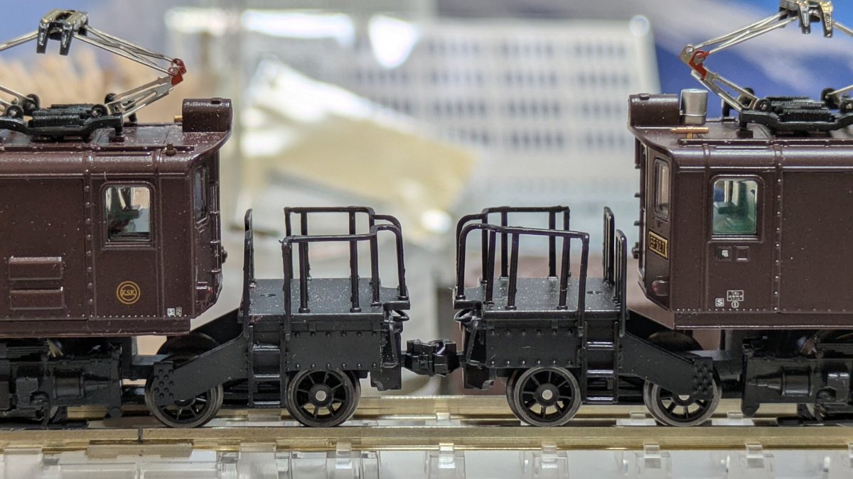 Suhafu32double's tweet photo. マイクロエース A1001
EF52 7、入線。
特急富士、名士列車牽引に欠かせない機関車でありながら、先代の機関車が破損、故障してしまったため二代目として導入。
これで、マイクロエースから出ているEF52 3,7 が再び揃いました。 https://t.co/SePprZwlEb