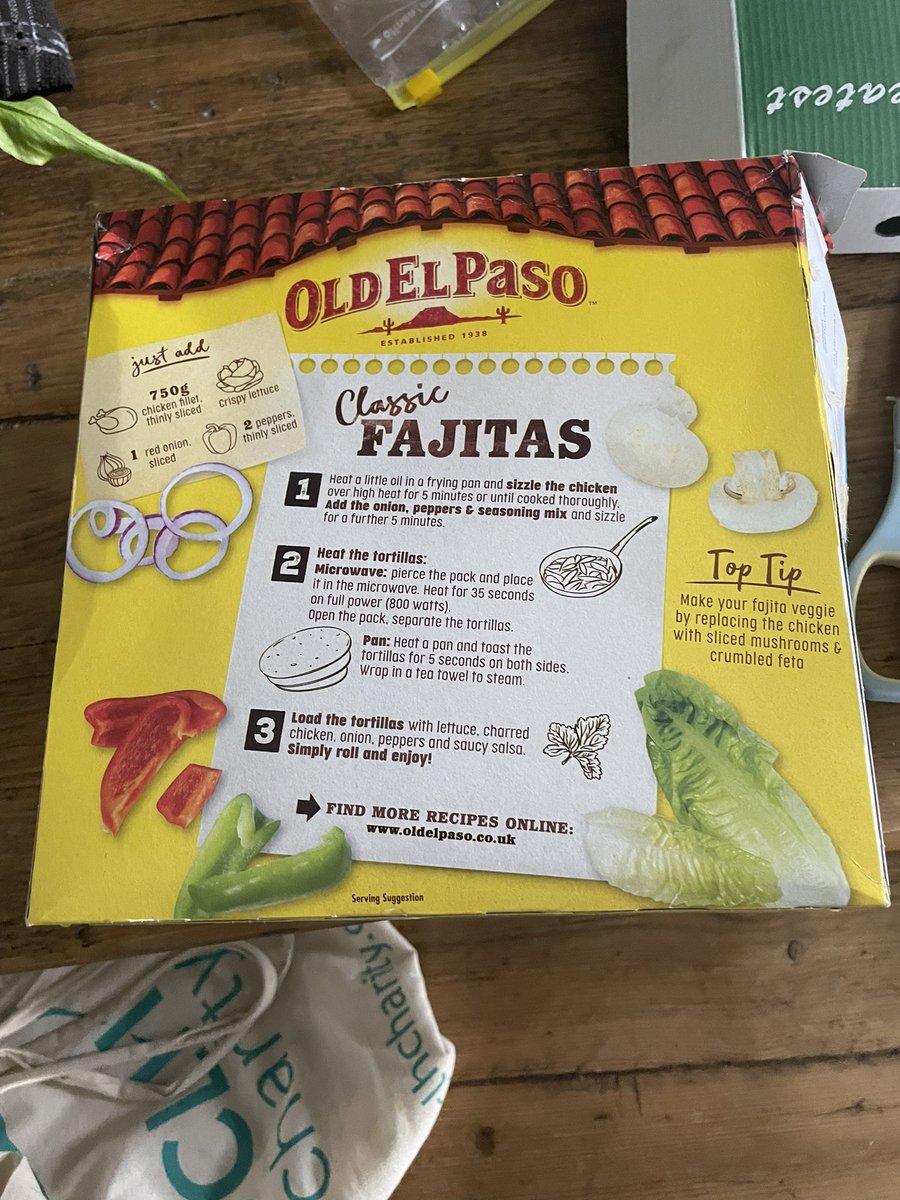 lyth_matthew's tweet photo. Bought old El Paso family kit from Lidl. Opened the box to see the wraps full of mould, disgusting 🤢 ruined tea for the family, totally unacceptable. Date on the wraps is 20 September 2025 apparently? 🤨 @oldelpaso @oldelpasouk ?? https://t.co/eyQRKGo7of