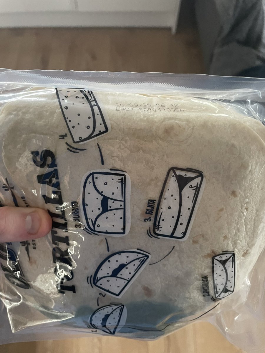 lyth_matthew's tweet photo. Bought old El Paso family kit from Lidl. Opened the box to see the wraps full of mould, disgusting 🤢 ruined tea for the family, totally unacceptable. Date on the wraps is 20 September 2025 apparently? 🤨 @oldelpaso @oldelpasouk ?? https://t.co/eyQRKGo7of