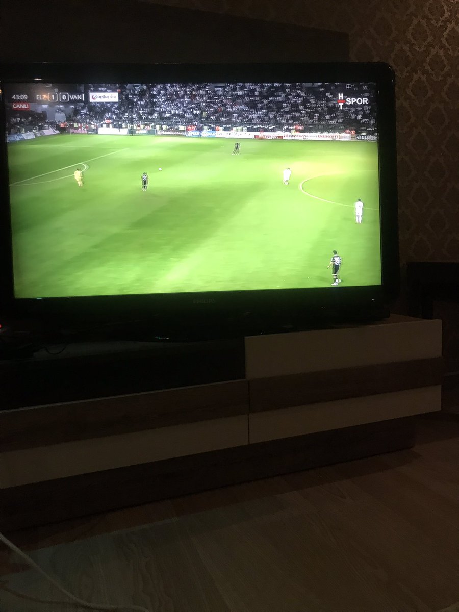 #Vanspor maç değil savaş sanki .bunca baskıya zorbalığa saldırılara rağmen verdiğin mücadelede   Van’ın kalbi seninle yensen de yenilsen de .