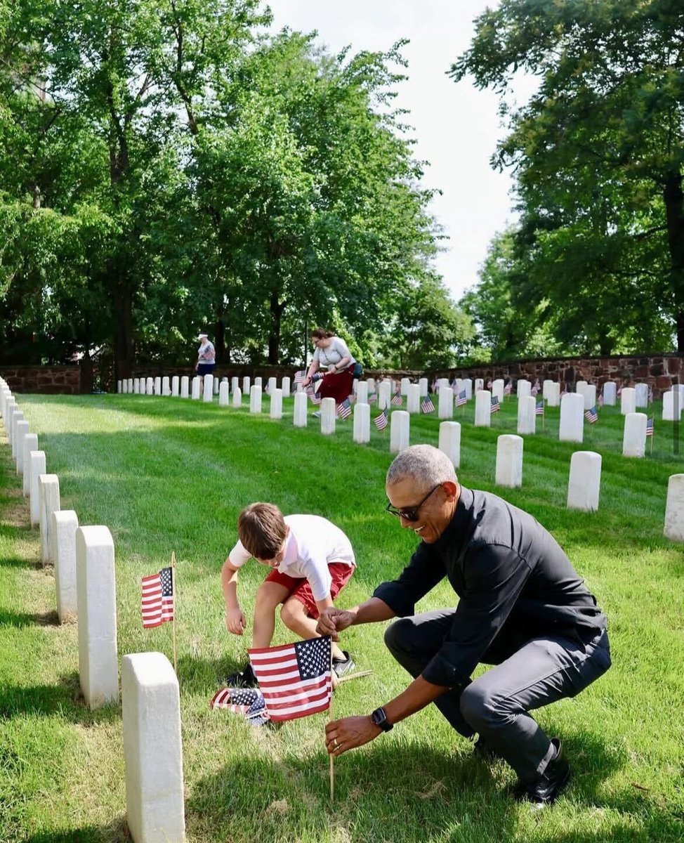 🇺🇸 "As we commemorate Memorial Day, I ask you to hold all our fallen heroes in your hearts. And every day, let’s work together to preserve what their sacrifices achieved to make our country even stronger, even more fair, even more free." —Barack Obama, 2013🇺🇸🙏🏼❤️‍🩹☮️