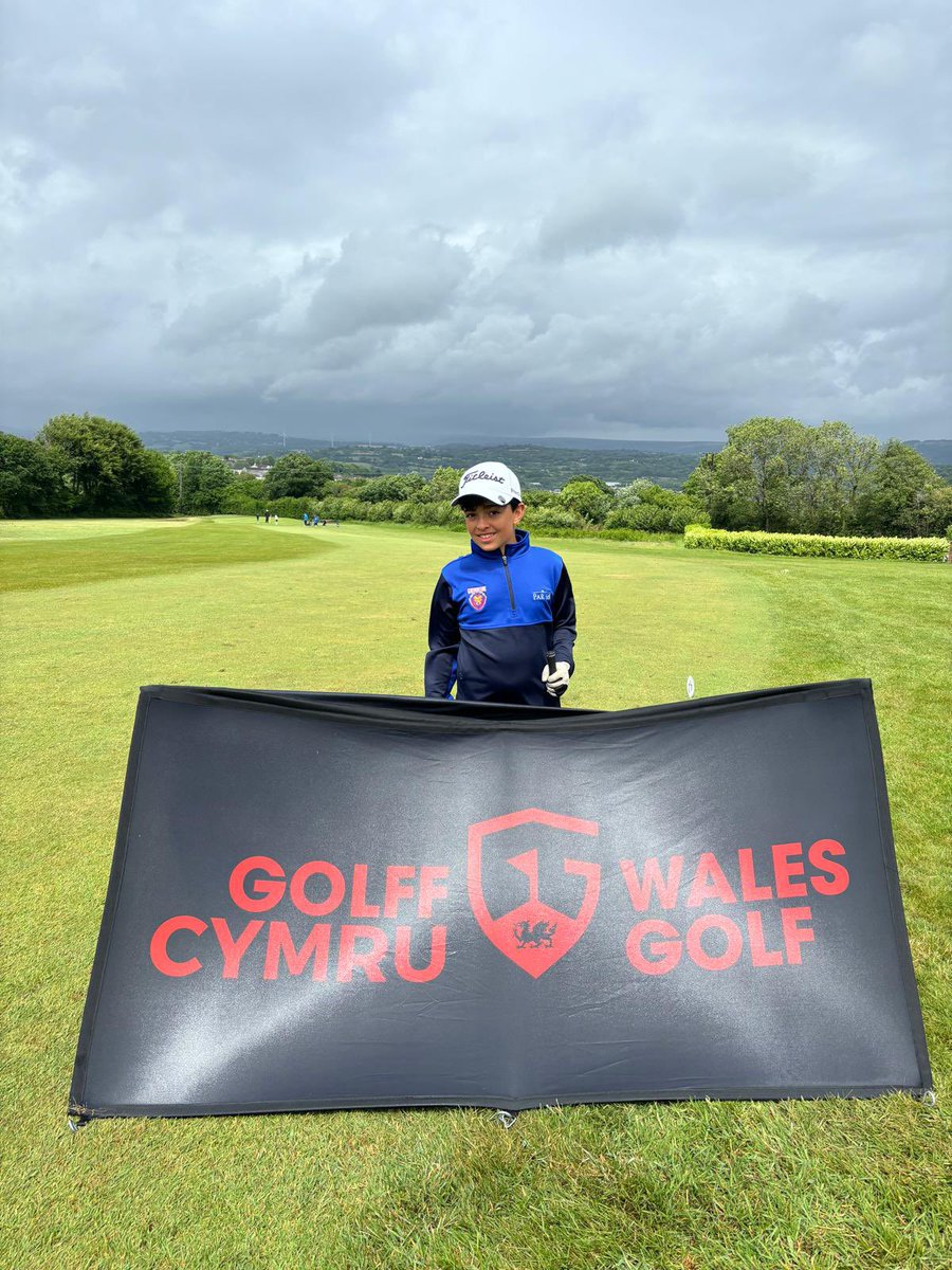 _LPGCJuniors's tweet photo. Great to see 3 of our lions 🦁 academy players (Ollie, Leo & Arlo) playing in the @wales_golf mini masters today @BrynMeadows
Congratulations to Leo who won the year 5&6 boys category 👏🏻
Well done all👏🏻
#lpgcjuniors #juniorcluboftheyear2025 #minimasters https://t.co/EvXDYm8ISM