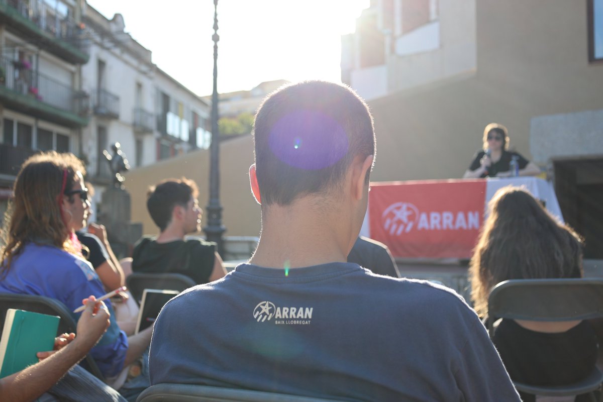 📸 Recull d'imatges de la xerrada "Fem la guerra contra l’odi: antifeminisme i construcció de la masculinitat" del divendres 24 de maig amb <a href="/nu_alabao/">Nuria Alabao ⭐️</a> a Molins

🏴  Aquesta xerrada ha estat l’última del cicle de xerrades de la campanya antifeixista "Sense por, sense permís"