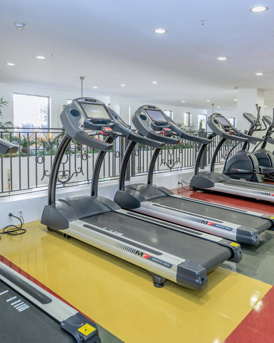 Too hot to run outside? 🥵 Our gym is equipped with the finest treadmills so you can still go on runs even when the weather is a bit much 🥴

#usc #uscstudent #uscfamily #usctrojan #student #studentliving #studenthousing #apt #apartment #apartmentliving #dtla #dtlaliving...