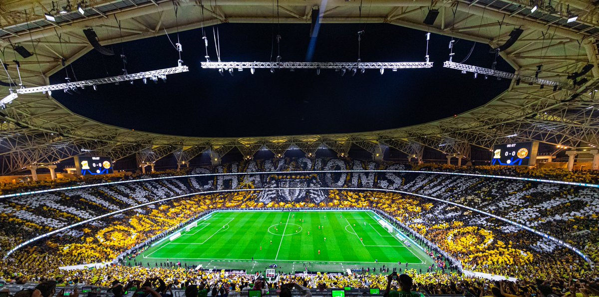 حين يصبح المدرج مشهدًا من الجمال 👨‍🎨

#دوري_روشن_السعودي | #الاتحاد_ضمك