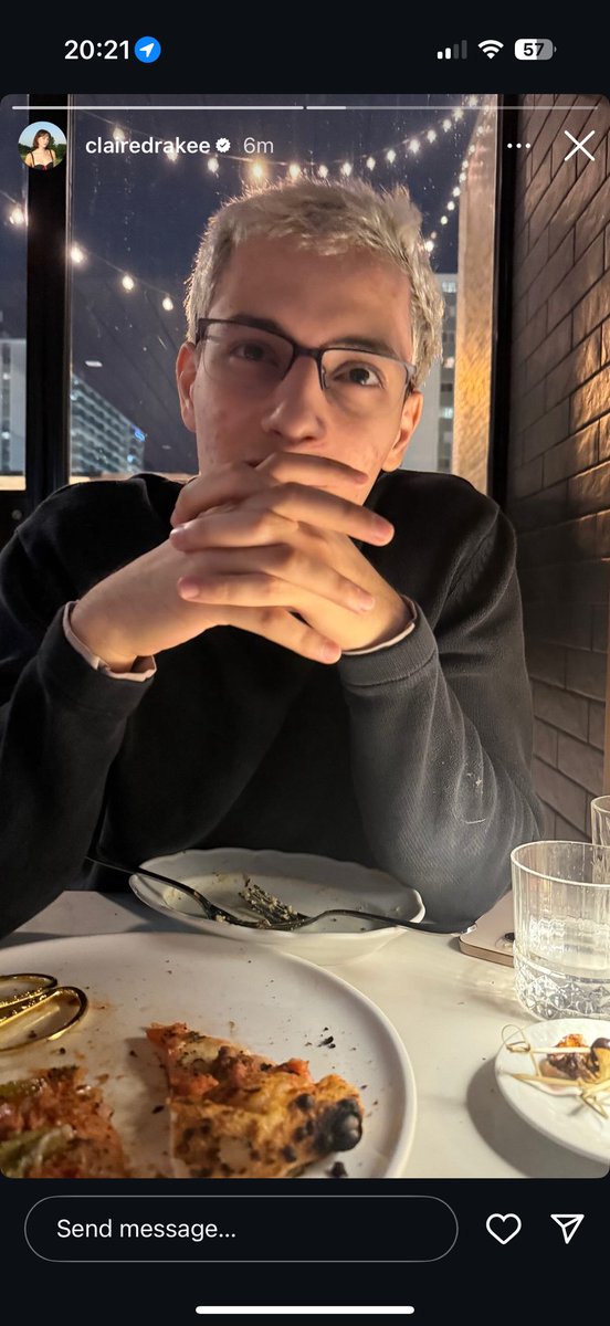 leonitaslayed's tweet photo. WHAT THE HELLL😭😭😭😭 #hamzah #clairedrake https://t.co/yy7QsqGocq