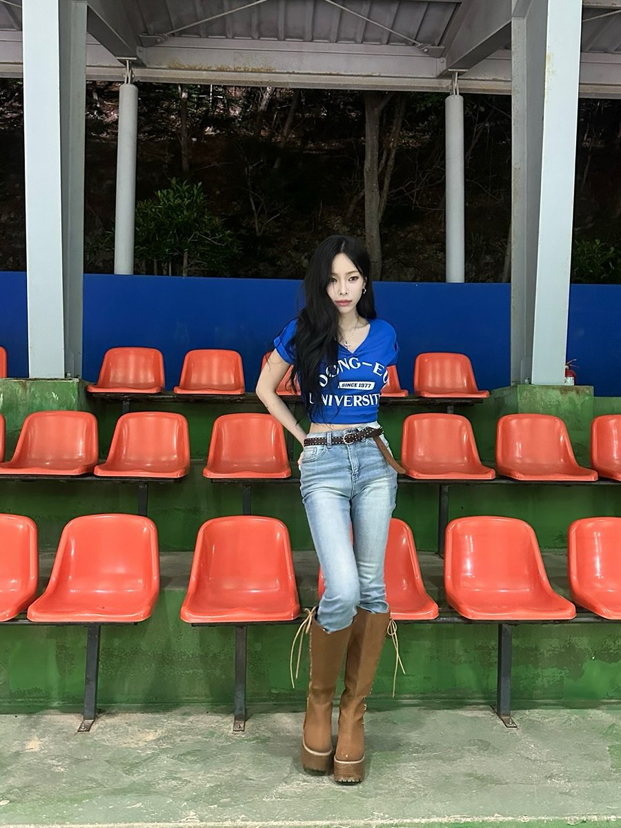 HeizeNews's tweet photo. Heize's Instagram Post Update - 250527

Heize at the 2025 Dong-eui University Festival

#Heize #헤이즈 @OfficialPnation https://t.co/UVXW2OJl6h