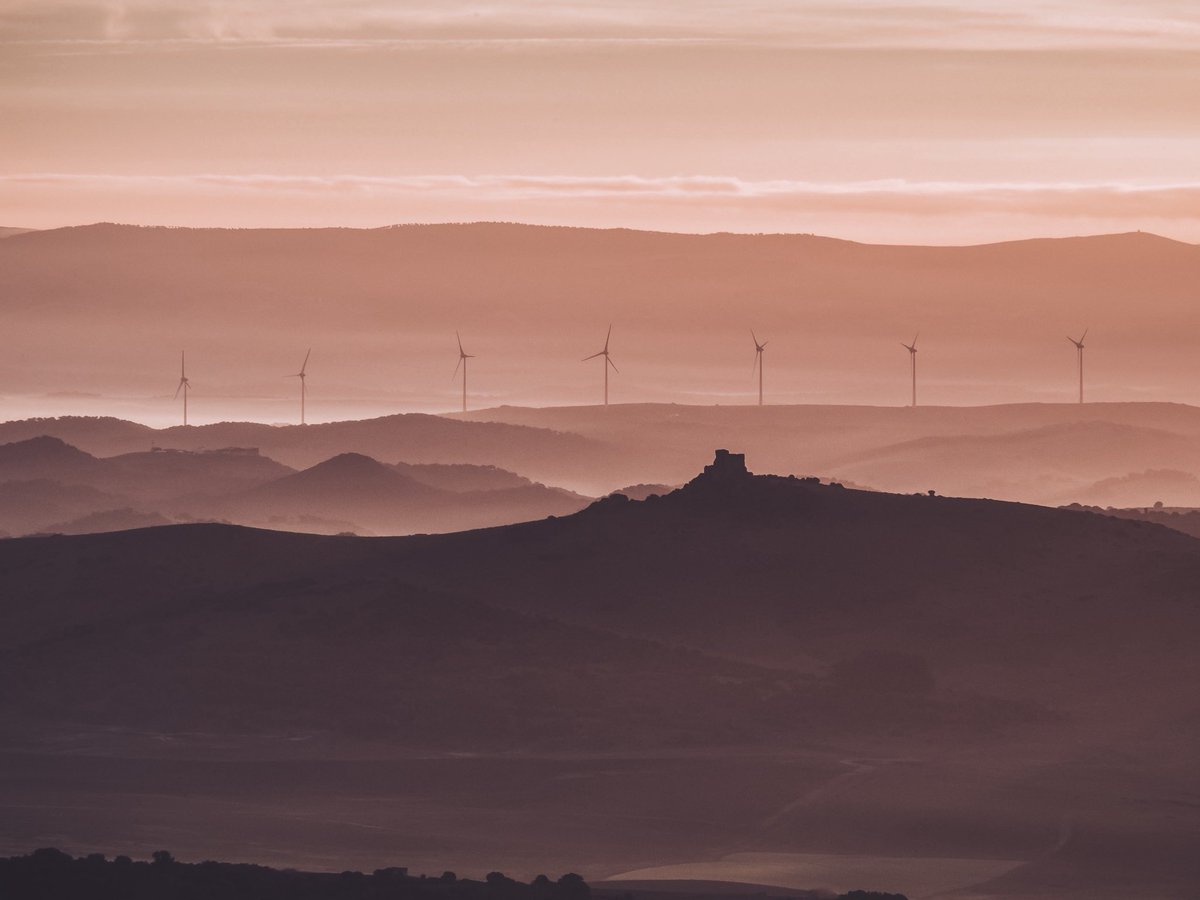 estrada_raw's tweet photo. 📝 Rincones de Cádiz y sus atardeceres.

Atardeceres que te dejan sin palabras… con ganas de decir “mira este paraíso”.
Montaña o mar… lo importante es estar ahí cuando el sol decide despedirse a lo grande.

¿Cuál de estas vistas sería tu plan perfecto para el final del día? https://t.co/lYWKIBI9mJ