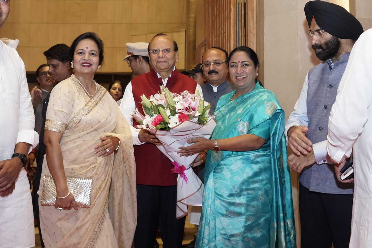 आज भारत मंडपम में आयोजित विशेष कार्यक्रम में माननीय उपराज्यपाल श्री विनय कुमार सक्सेना जी के साथ सहभागिता का अवसर प्राप्त हुआ।

इस कार्यक्रम में माननीय प्रधानमंत्री श्री <a href="/narendramodi/">Narendra Modi</a> जी की 11 वर्षों की सेवा यात्रा, दिल्ली के माननीय <a href="/LtGovDelhi/">LG Delhi</a> के 3 वर्षों के सुशासन, और राजधानी