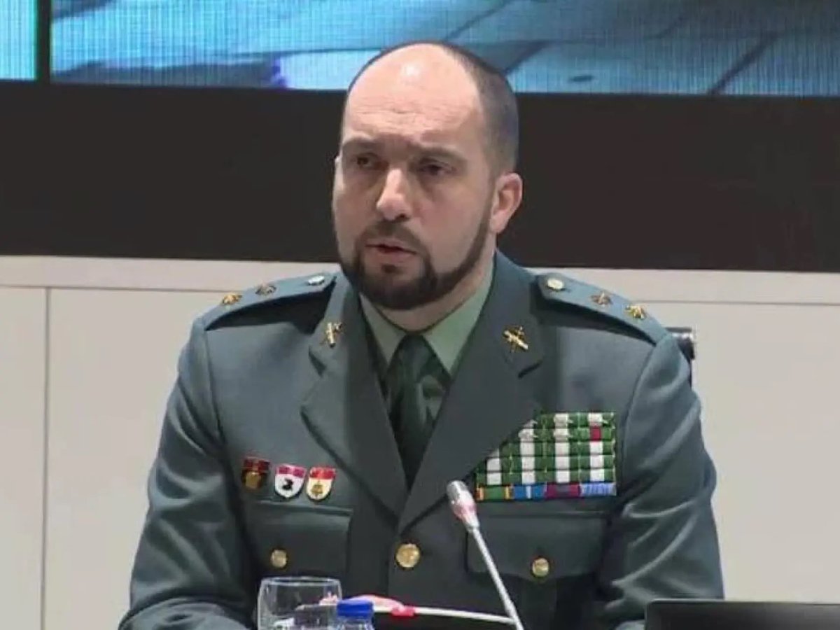 SrLiberal's tweet image. Este señor es Antonio Balas, Teniente Coronel de la UCO, ha sido condecorado con 19 cruces del Mérito de la Guardia Civil por investigaciones contra todos los partidos políticos. Tiene al PSOE y a Pedro Sánchez agarrado de las pelotas por su corrupción, desde el Gobierno han…