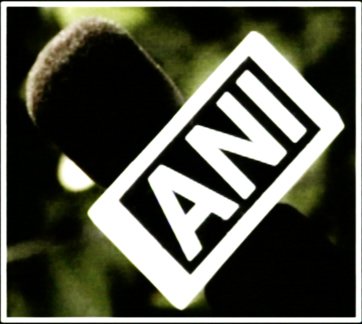 ashu_pandey01's tweet photo. फिरौती वाला माइक! मीडिया का खुला फिरौती चेहरा! कितना बड़ा कहते हो खुद को? क्यों दे रहे हो पैसे इनको कोर्ट जाओ, सड़कों पर आओ, बायकॉट करो. दस दिन में सब औकात में आ जाएंगे. एक नई न्यूज एजेंसी सारे यूट्यूबर मिल खड़ी कर दो. #ANIExposed #mohakmangal #rajatpawar https://t.co/KWGQq3qZ4C