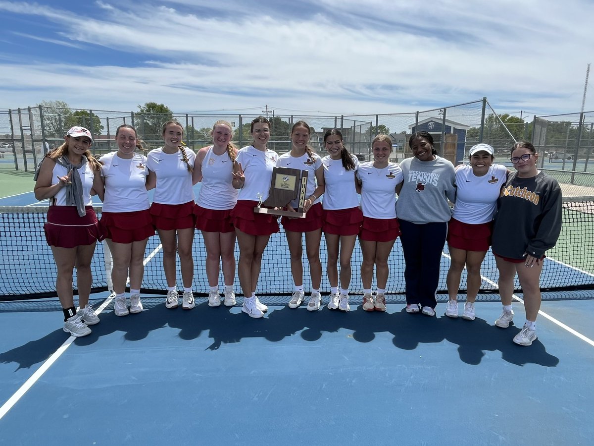 mccutcheonmavs's tweet photo. Lady Mavs Tennis earns the @IHSAA1 Sectional 4️⃣2️⃣ Championship!!! 🤘〽️🎾🇺🇸🏆

First Sectional title since ‘98 #MavPRIDE https://t.co/WdvB4Q21Ln
