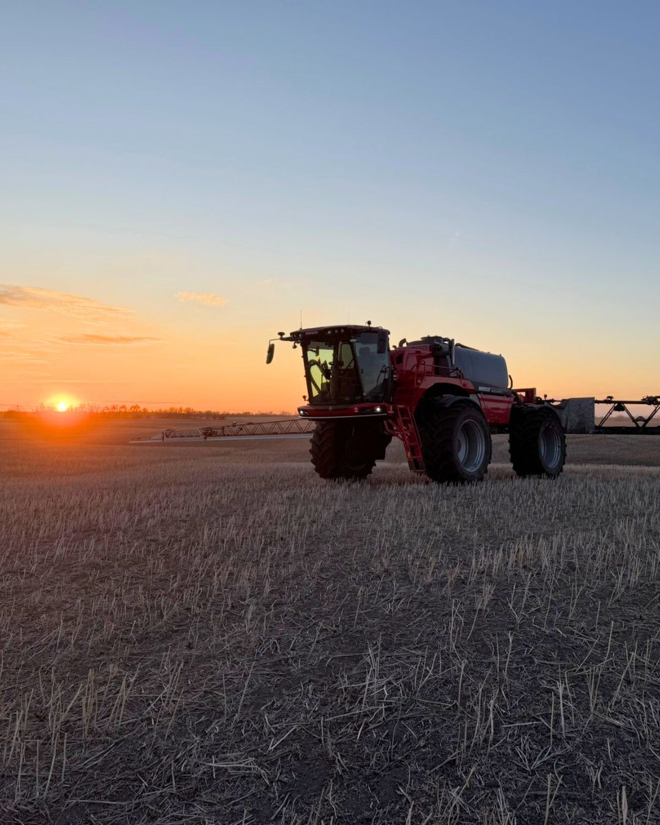 Our colleague Moritz, Product Manager for the Leeb export markets, was on holiday in Canada.  
 
But what would a holiday be without Leeb! 😉 
 
During a customer visit, he took these cool pictures of the Leeb VL! 🤩