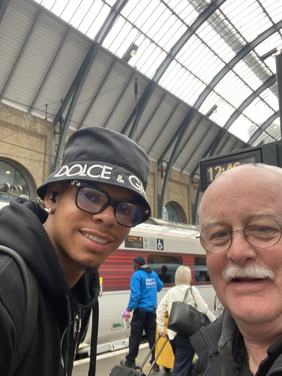Was getting on the train to London this morning, struggling with all my belongings as I had many bags. This young Super Hero got my largest bag stored for me! Thanks Will #18 !

#NUFC <a href="/ThroughBWEyes/">Through Black & White Eyes</a> <a href="/ToonArmyAmerica/">Toon Army America</a> <a href="/NCSL1892/">Newcastle Consortium Supporters</a> <a href="/WilliamOsula/">William Osula</a>