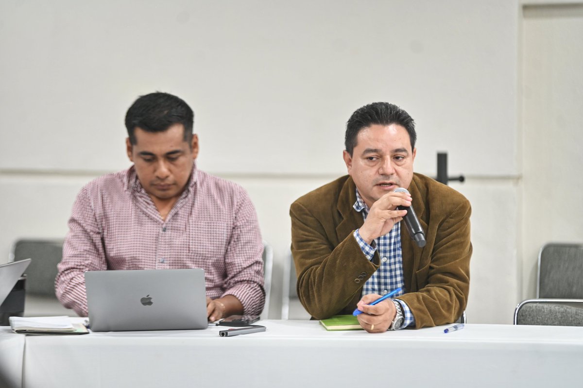 LAZOS INTERINSTITUCIONALES PARA IMPULSAR EL DESARROLLO ECONÓMICO A TRAVÉS DE LAS CADENAS DE VALOR

El Secretario <a href="/LopezLeyvaV/">Víctor López Leyva</a> sostuvo un encuentro con el titular de la <a href="/DesEconomicoOax/">Secretaría de Desarrollo Económico Oaxaca</a>, Raúl Ruiz Robles y representantes de la Secretaría de Turismo para coordinar acciones