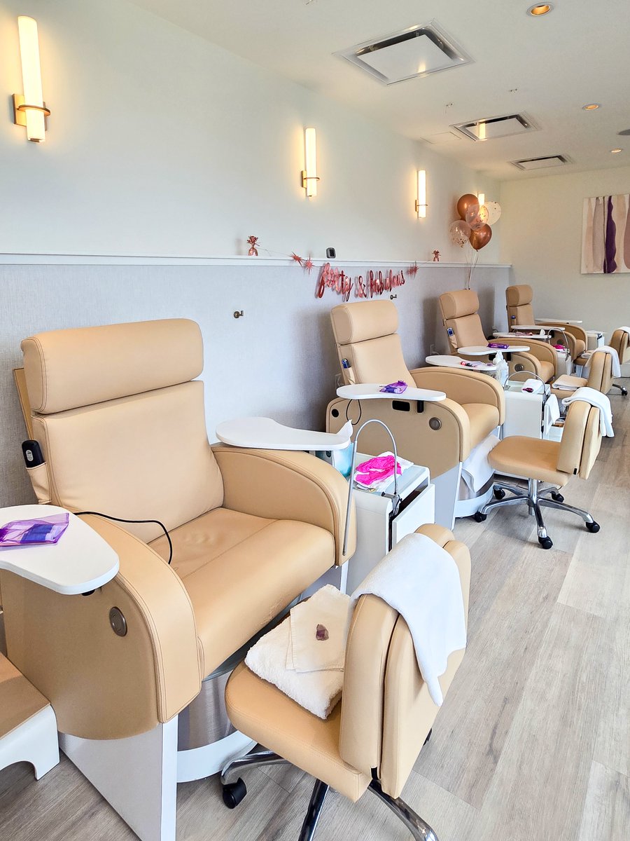 Turning 40 never looked so fabulous! 

We recently transformed our manicure room at Amatista Spa into a glitzy celebration space for a guest’s milestone birthday.

Whether you're planning a birthday, bridal event, or just a luxe day out with friends, our spa treatments come with