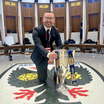 I LOVE MY CLUB WITH MY WHOLE HEART, WOMBLE TILL I DIE. 💛💙

#NewProfilePic