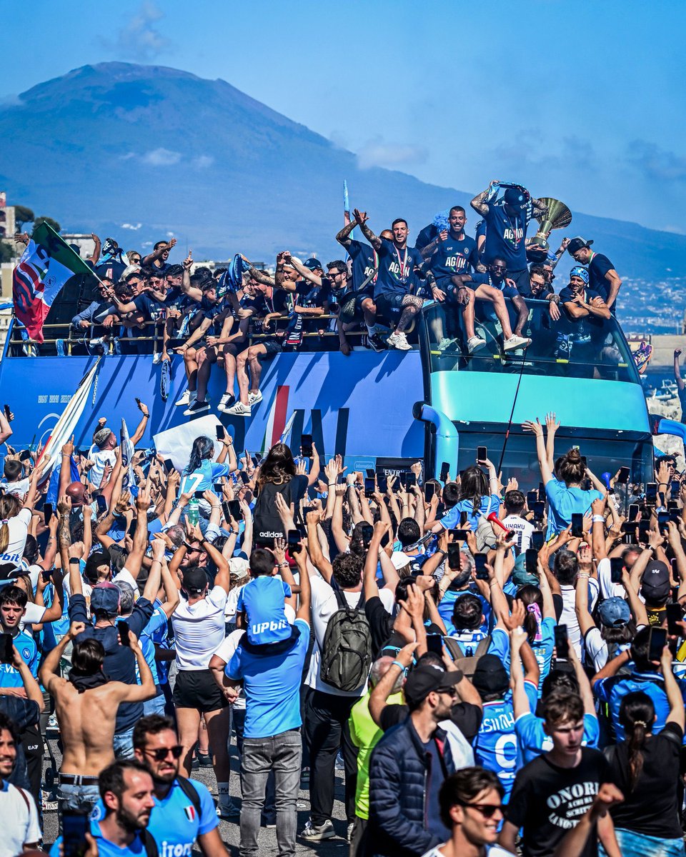 Look at the scenes in Naples. 💙