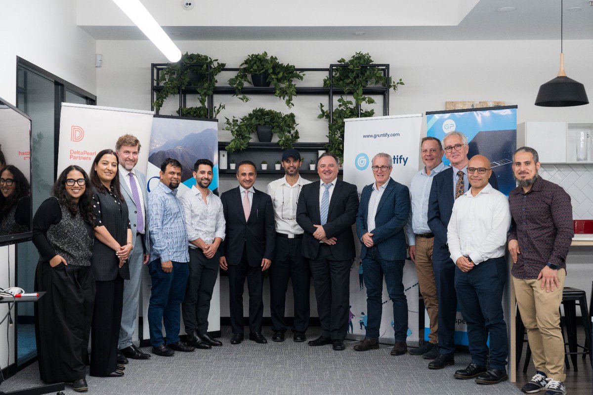 q_d2030's tweet photo. Honored to host His Excellency Mr. Mashare Ben Naheet Consul-General of Saudi Arabia @bennaheet, at our Qahtani and Partners office. His Excellency engaged with a group of Australian business leaders, to discuss promising opportunities in Saudi Arabia across various sectors https://t.co/F8Ns06Pa9O