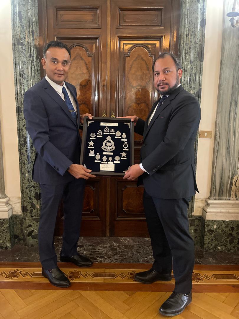 MYembassyRome's tweet photo. On 26 May 2025, Dato’ Zahid welcomed a delegation of Royal Malaysia Police officers to the Embassy. Led by DCP Datuk Mohd Marzukhi bin Mohd Mokhtar, Deputy Director of Management (Training), the delegation is in Rome to attend a course on cybercrime at the Scuola Superiore... https://t.co/I1LRhjSLCC