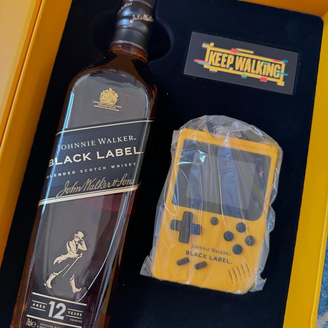 Unauthorizon: The Clone Console Database (@401_db) on Twitter photo New arrival item at Unauthorizon.
*Thanks to <a href="/AlfaroOrueta/">Tetsuyuki_Tab</a>
Brand: JOHNNIE WALKER (尊尼获加)
Name: BLACK LABEL GAME BOX 2.0
Model: unknown
Region: China
#Famicom/#NES based handheld, released by 帝亚吉欧洋酒贸易(上海)有限公司.
unauthorizon.org/record/recha0I…
#famiclone #retrogame New arrival item at Unauthorizon.
*Thanks to <a href="/AlfaroOrueta/">Tetsuyuki_Tab</a>
Brand: JOHNNIE WALKER (尊尼获加)
Name: BLACK LABEL GAME BOX 2.0
Model: unknown
Region: China
#Famicom/#NES based handheld, released by 帝亚吉欧洋酒贸易(上海)有限公司.
unauthorizon.org/record/recha0I…
#famiclone #retrogame