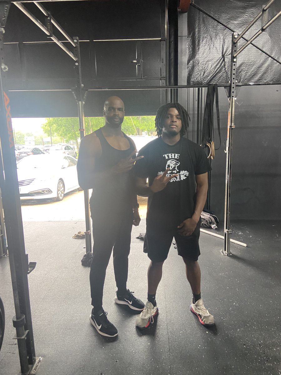 Memorial Day MURPH Challenge with my dad. Honoring all of our servicemen and servicewomen who made the ultimate sacrifice for our freedom! 🇺🇸