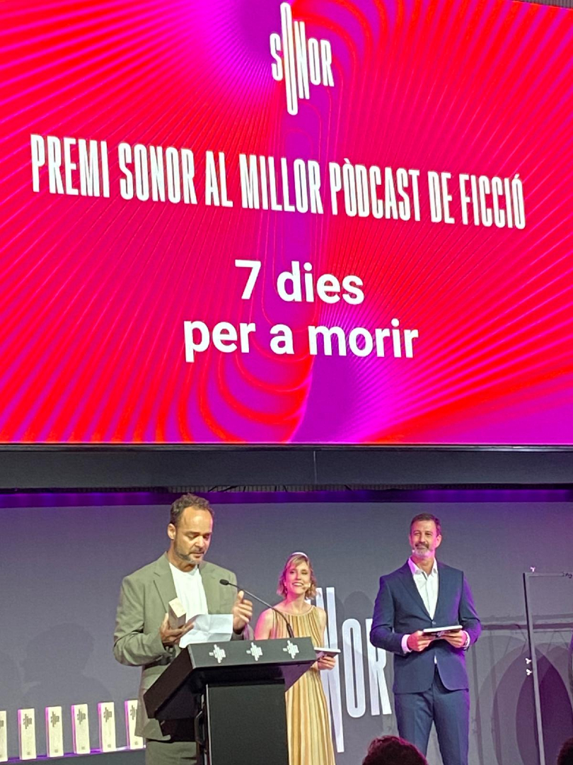 À Punt Pòdcast (@apuntpodcast) on Twitter photo '7 dies per a morir', millor pòdcast de ficció.
🏆Guanyador #PremisSonor 2025!
👏Enhorabona!
🎧Escolta'l en <a href="/apuntpodcast/">À Punt Pòdcast</a>: apuntmedia.es/programes/7-di… '7 dies per a morir', millor pòdcast de ficció.
🏆Guanyador #PremisSonor 2025!
👏Enhorabona!
🎧Escolta'l en <a href="/apuntpodcast/">À Punt Pòdcast</a>: apuntmedia.es/programes/7-di…
