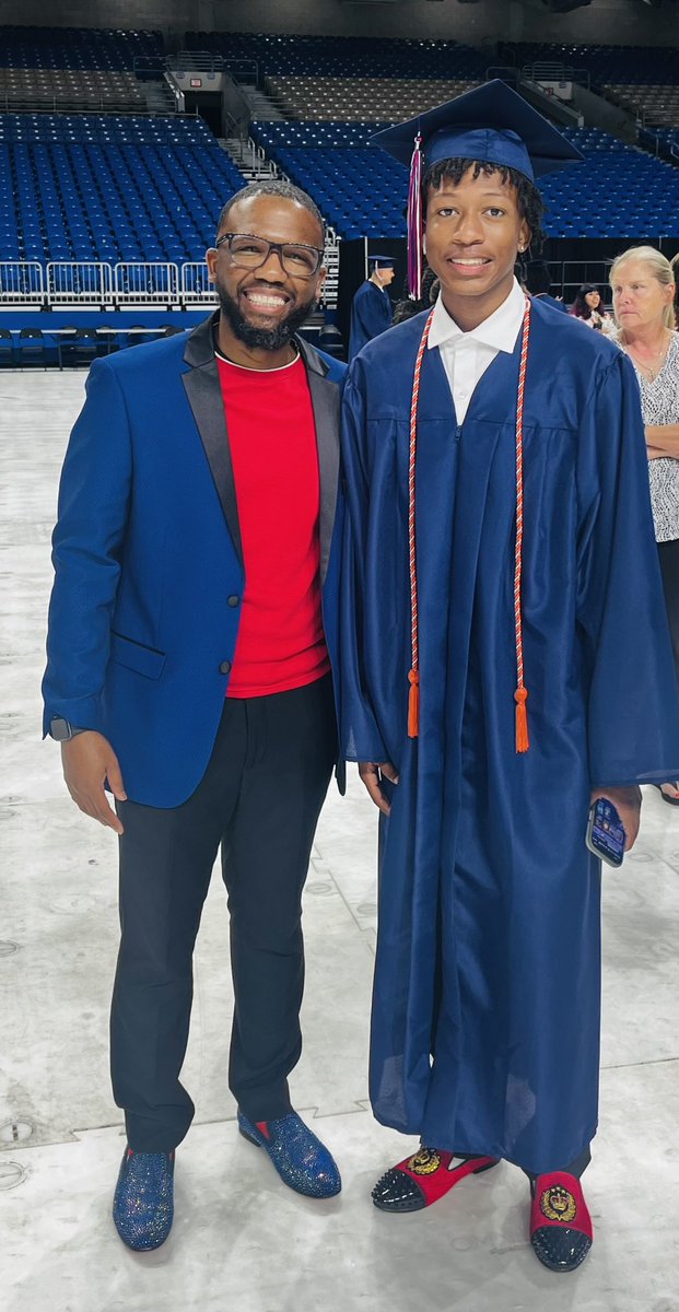 Carl D. Lee (@coachlee210) on Twitter photo Another graduation in the books!
Proud of my <a href="/Roosevelt_Hoops/">Roosevelt Basketball</a> guys and the rest of the TR seniors who crossed the stage this morning. Good luck to you all in your next journey.
#WeAreTR #RiderPride Another graduation in the books!
Proud of my <a href="/Roosevelt_Hoops/">Roosevelt Basketball</a> guys and the rest of the TR seniors who crossed the stage this morning. Good luck to you all in your next journey.
#WeAreTR #RiderPride
