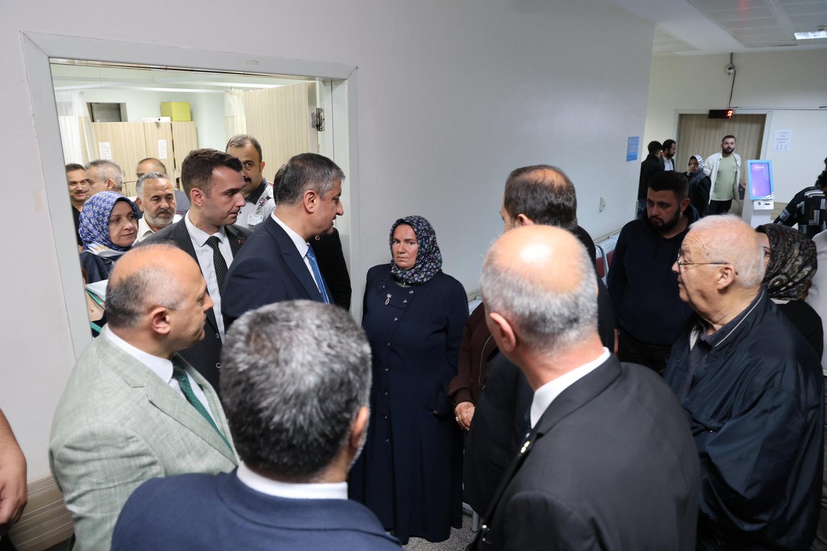 Eflani ilçemizde meydana gelen ve 4 aracın karıştığı zincirleme trafik kazasında yaralanan vatandaşlarımızı, tedavi gördükleri Karabük Eğitim ve Araştırma Hastanesi’nde ziyaret ettik.

#tckarabukvaliligi
#valimustafayavuz