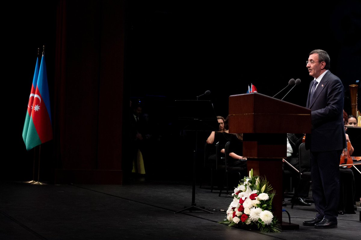 Can Azerbaycan’ın bağımsızlık sevinci, Türk milletinin ortak gururudur! 

“İki devlet, tek millet” anlayışıyla büyüyen kardeşliğimizle; ortak idealler etrafında kenetlenerek geleceği birlikte inşa ediyoruz. 

Can Azerbaycan’ın Şanlı müstakillik gününde, bağımsızlık uğruna can