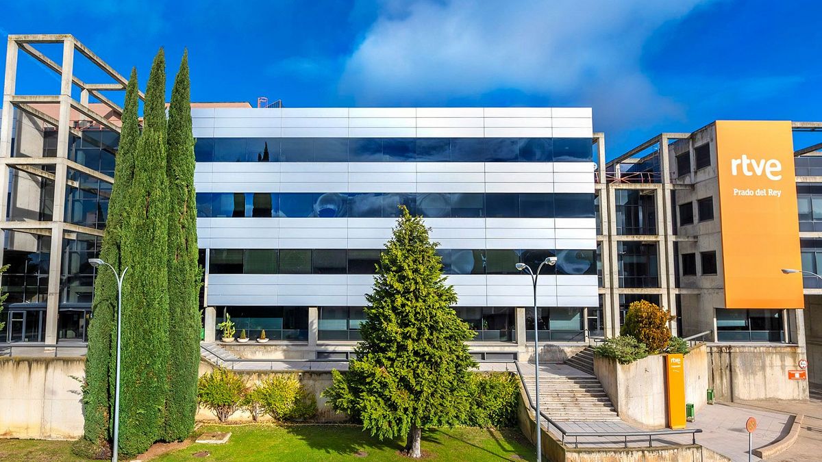 RTVE aclara, ante las afirmaciones de la cantante Melody, que en ningún momento se ha prohibido por contrato a ningún representante de España en Eurovisión hacer comentarios políticos. Son las normas de la UER las que establecen que las canciones, y sólo las canciones, no deben