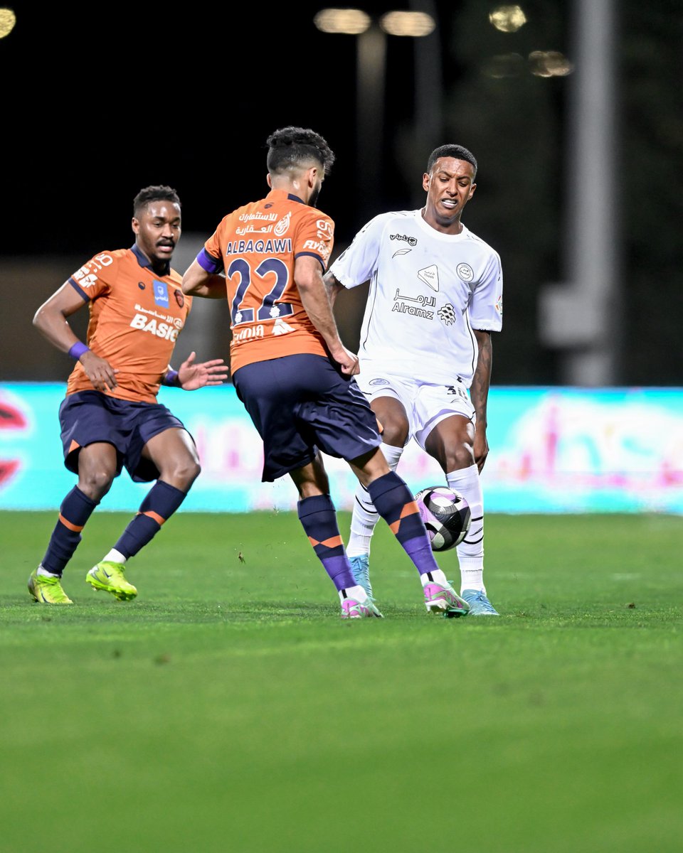 🔚 نهاية الشوط الأول
#الشباب 1 🆚  الفيحاء 0
⚽️ بونافينتورا

#يلا_شباب | #الفيحاء_الشباب
