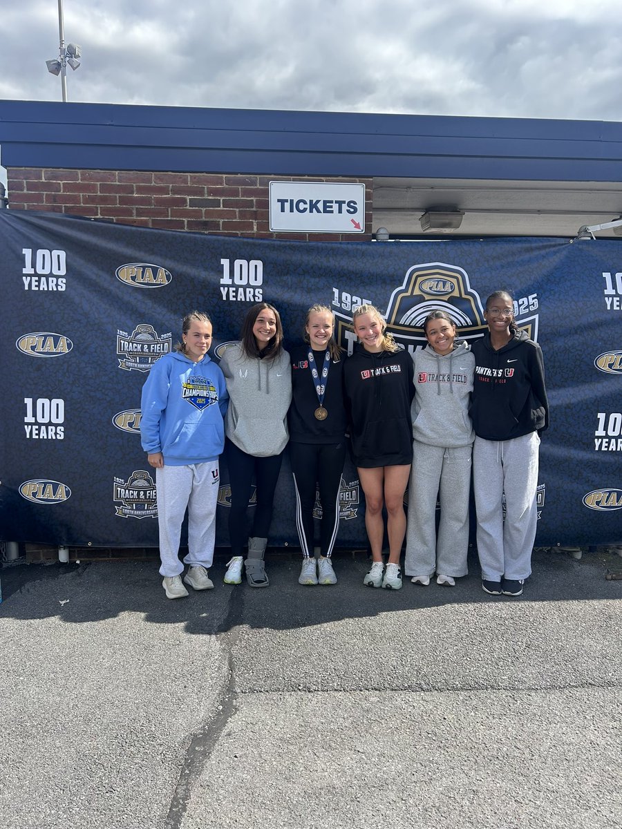 Ending my junior track season as 4th and 5th in the state! Ready to get back to work!

100m: 12.17 (5th)
200m: 24.89 (4th)